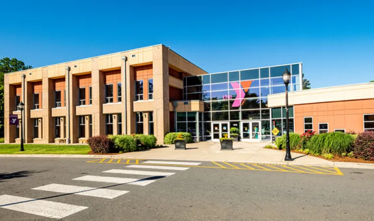 picture of exterior of Stratford Richardson YMCA in Charlotte
